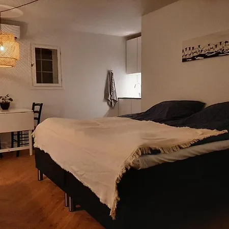 Mini-lejlighed Med Kokken - Deler Bad Og Toilet Med Nabolejlighed 1 *