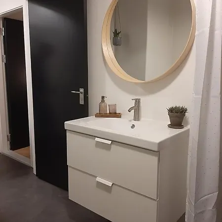 Apartamento Mini-lejlighed Med Kokken - Deler Bad Og Toilet Med Nabolejlighed 1