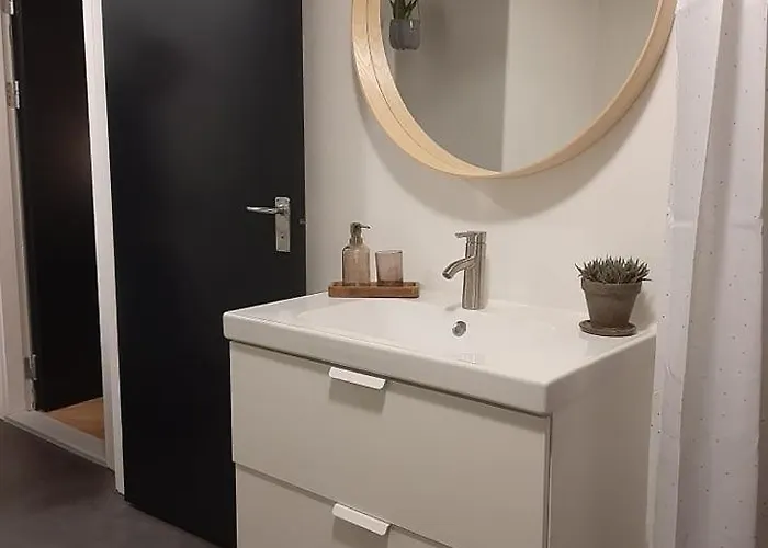 דירה Mini-lejlighed Med Kokken - Deler Bad Og Toilet Med Nabolejlighed 1